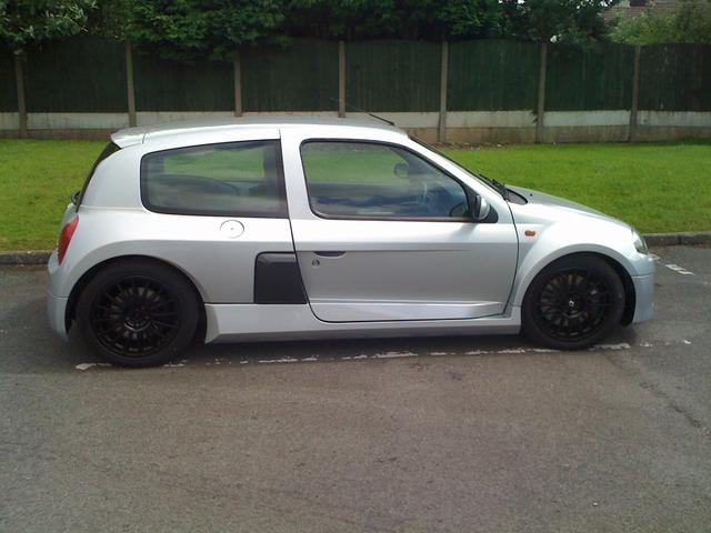 Renault Clio 3.0 V6 230