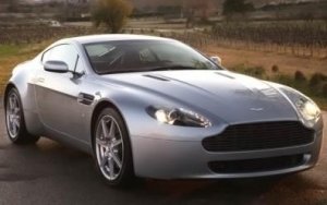 Aston-Martin Vantage V8